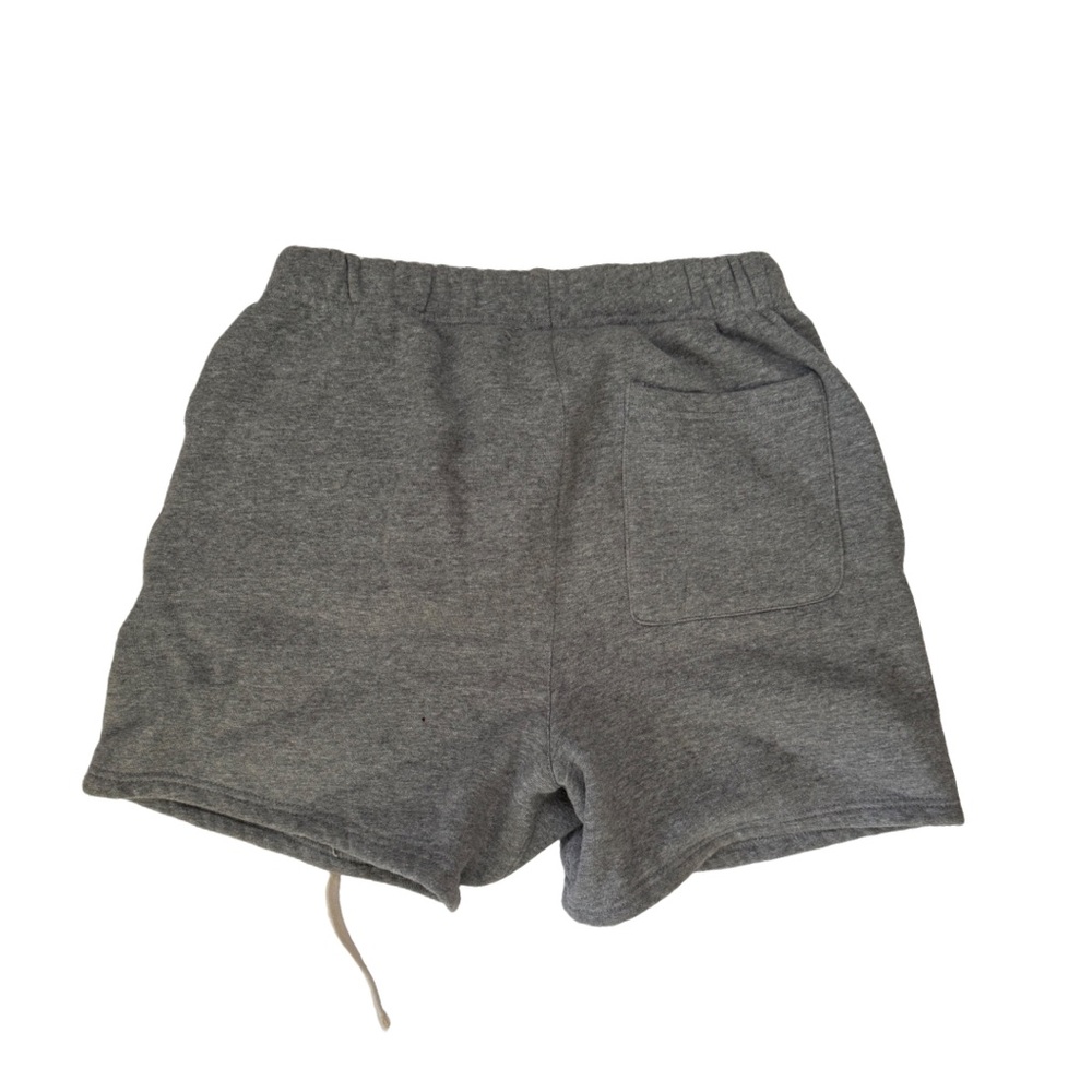 Essentials Shorts - Picture 2 of 3